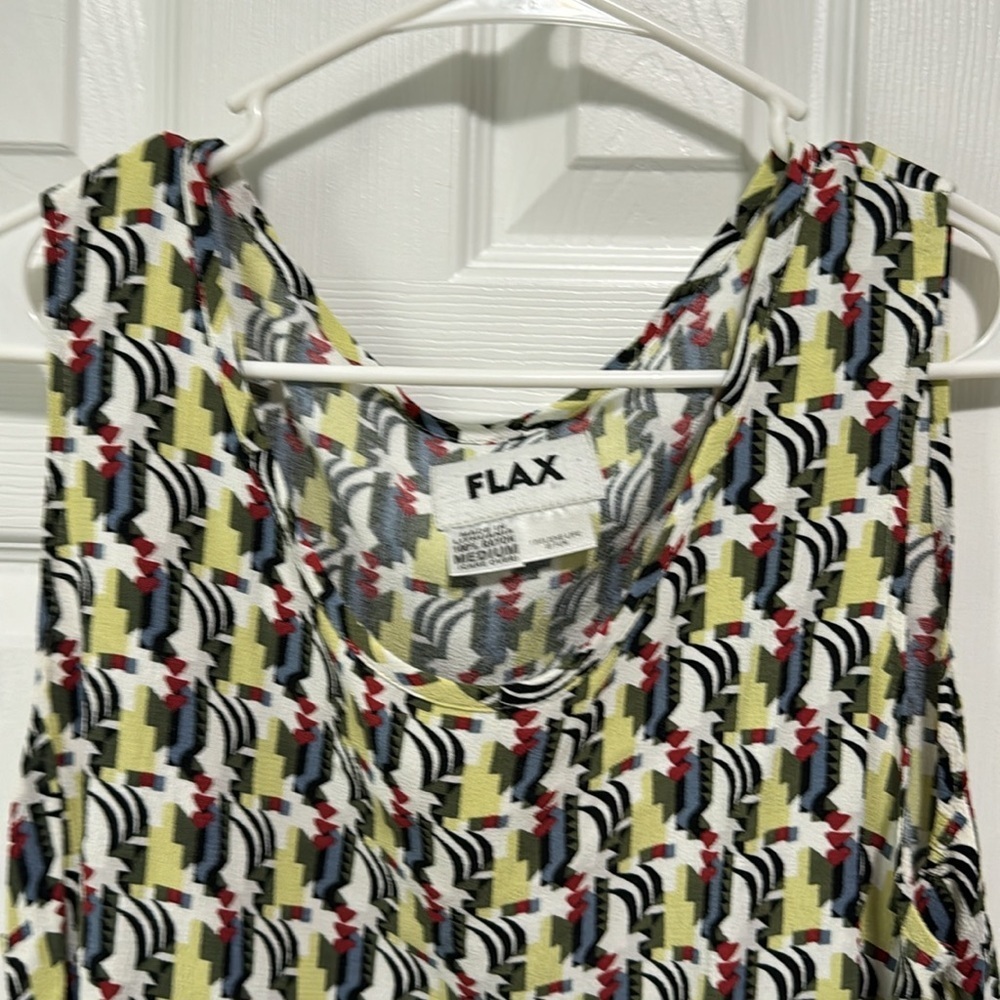 Adorable patterned top! - Picture 2 of 4